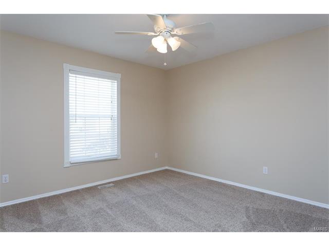 240 Royallmanor Ln, O'fallon, MO 63368 photo 12