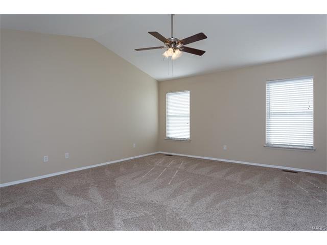 240 Royallmanor Ln, O'fallon, MO 63368 photo 9