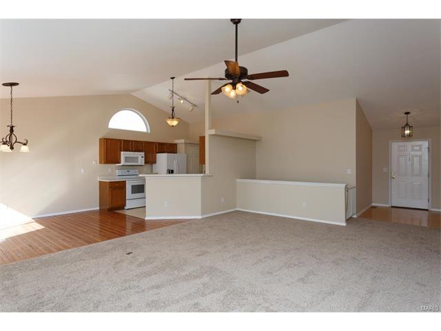 240 Royallmanor Ln, O'fallon, MO 63368 photo 4