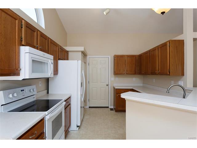 240 Royallmanor Ln, O'fallon, MO 63368 photo 3