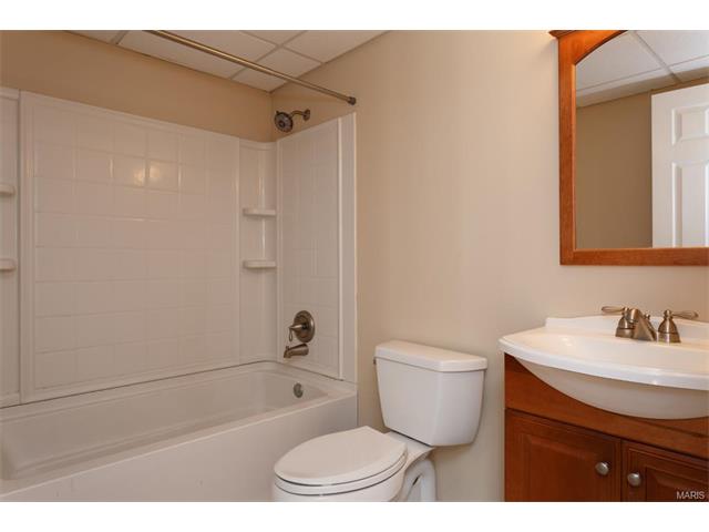 240 Royallmanor Ln, O'fallon, MO 63368 photo 16