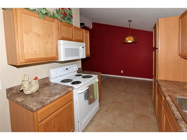 1905 Pebble Brook Dr, O'fallon, MO 63366 photo 4