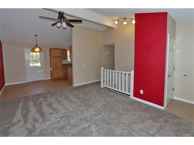 1905 Pebble Brook Dr, O'fallon, MO 63366 photo 2