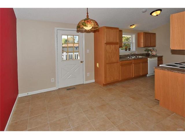 1905 Pebble Brook Dr, O'fallon, MO 63366 photo 3