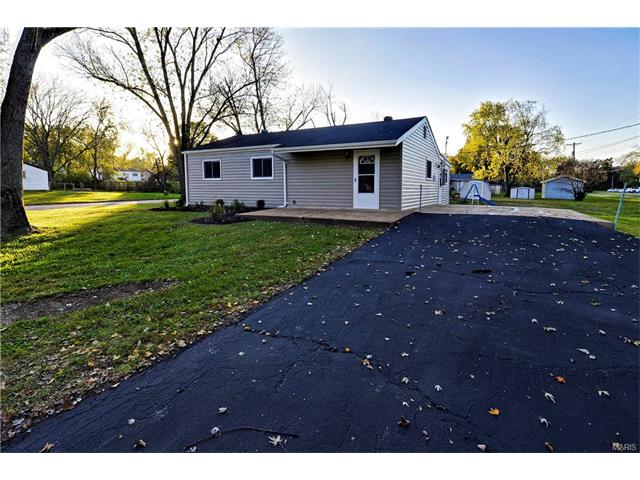 499 Hill Dr, Eureka, MO 63025 photo 2