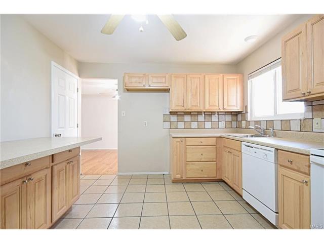 415 Auber Dr, Ballwin, MO 63011 photo 2