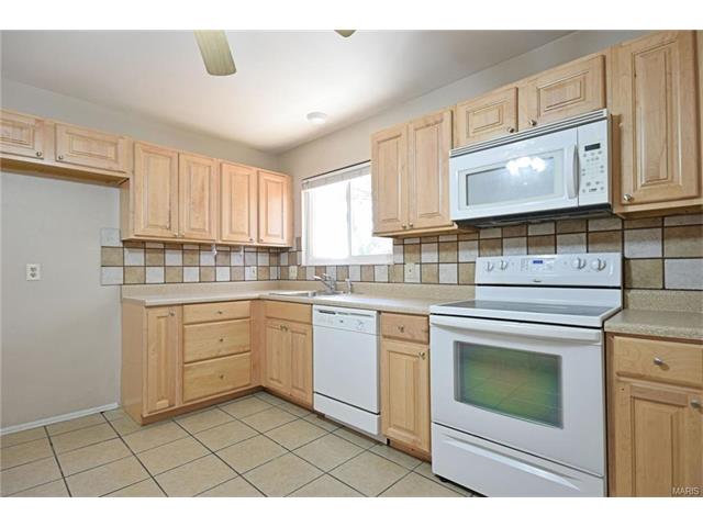 415 Auber Dr, Ballwin, MO 63011 photo 3