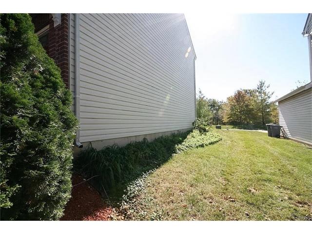 350 Heritage Cmns, O'fallon, MO 63368 photo 22