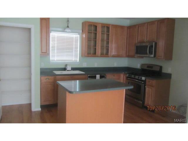 301 Hawks View Dr, O'fallon, MO 63368 photo 2