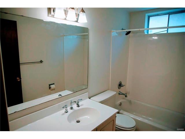 1633 Award Dr, Ballwin, MO 63021 photo 11