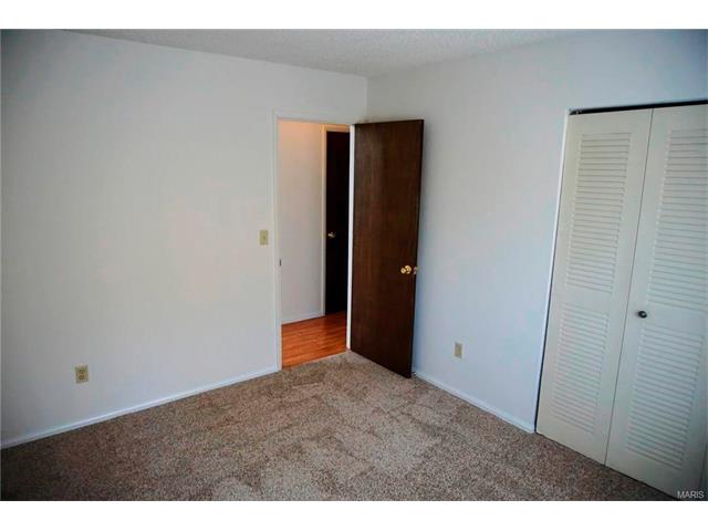 1633 Award Dr, Ballwin, MO 63021 photo 7