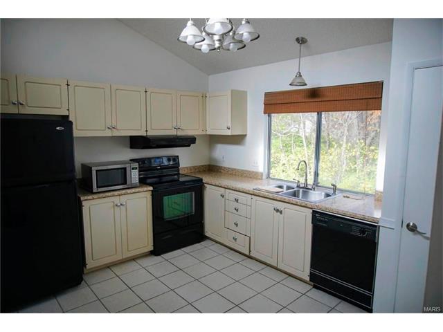 1633 Award Dr, Ballwin, MO 63021 photo 5