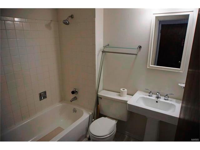1633 Award Dr, Ballwin, MO 63021 photo 8