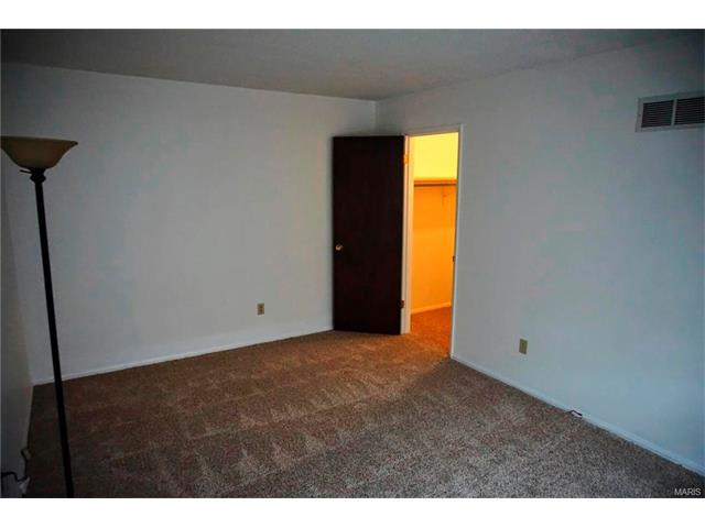 1633 Award Dr, Ballwin, MO 63021 photo 9