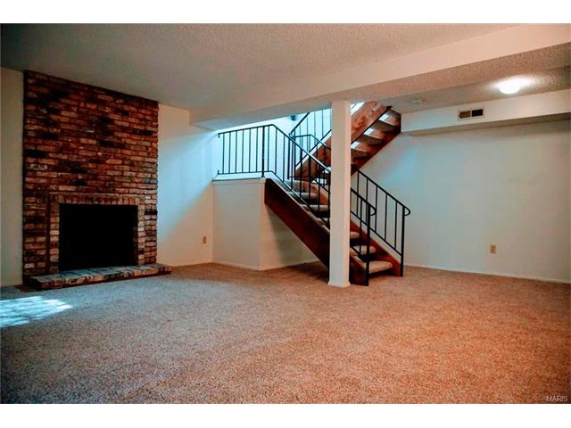1633 Award Dr, Ballwin, MO 63021 photo 10