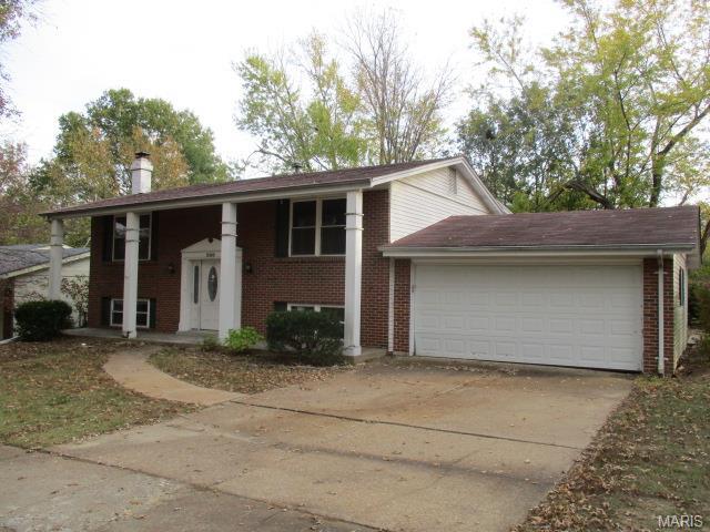 598 Golfwood Dr, Ballwin, MO 63021 photo 2