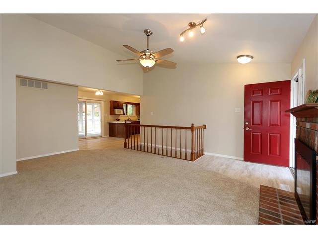 5 Carriage Creek Ct, Ballwin, MO 63021 photo 4