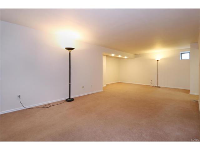 5 Carriage Creek Ct, Ballwin, MO 63021 photo 18