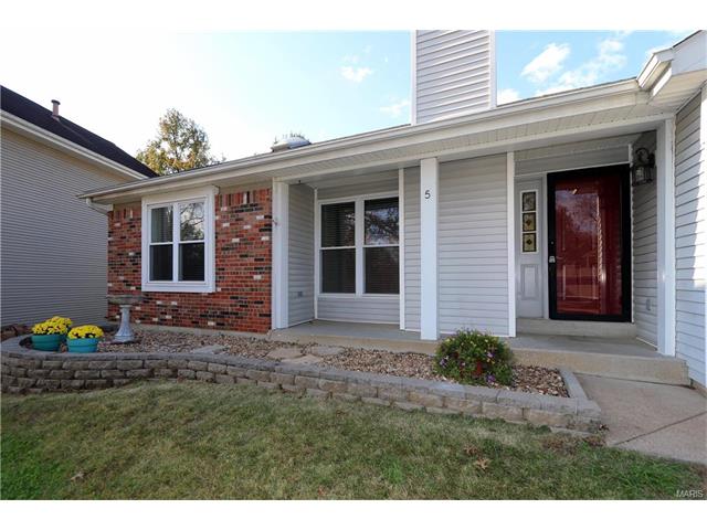 5 Carriage Creek Ct, Ballwin, MO 63021 photo 2