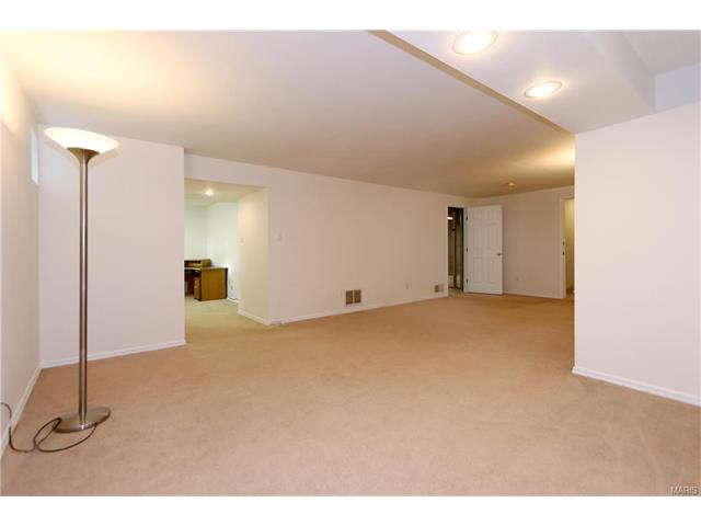 5 Carriage Creek Ct, Ballwin, MO 63021 photo 19