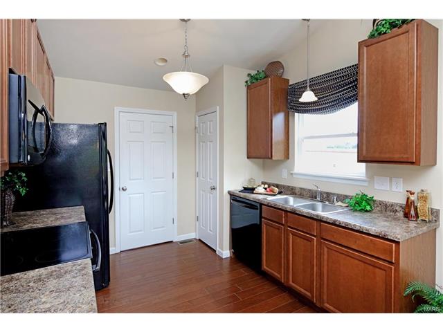 445 Chamberlin Dr, Ballwin, MO 63021 photo 3