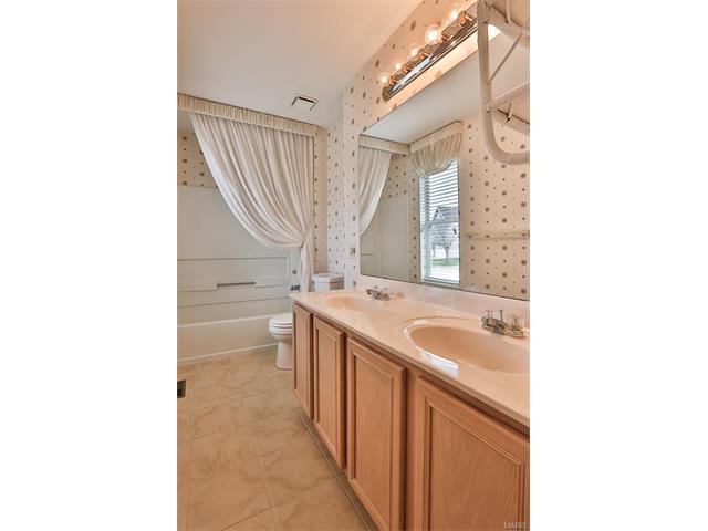 16944 Hickory Crest Dr, Ballwin, MO 63011 photo 13