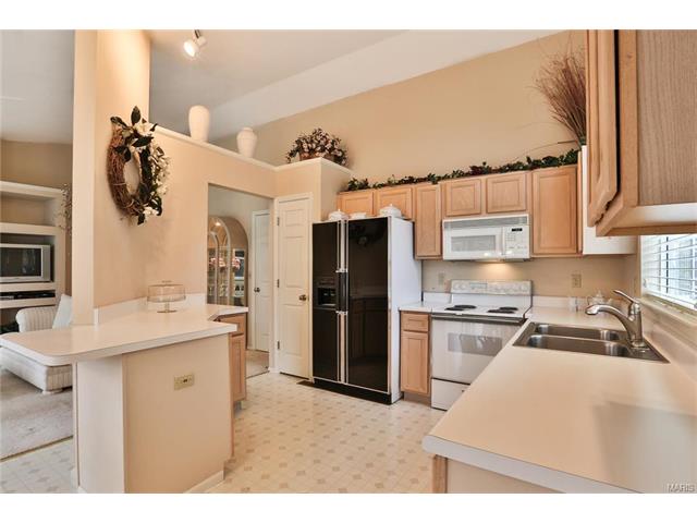 16944 Hickory Crest Dr, Ballwin, MO 63011 photo 8