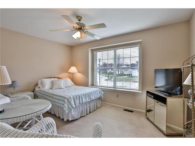 16944 Hickory Crest Dr, Ballwin, MO 63011 photo 14