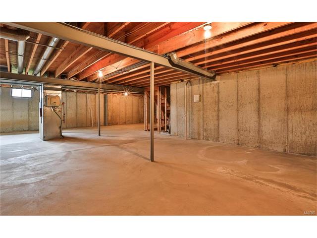 16944 Hickory Crest Dr, Ballwin, MO 63011 photo 20