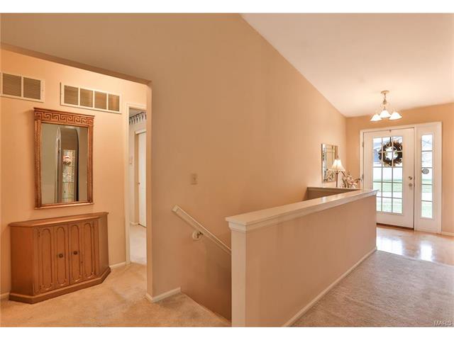 16944 Hickory Crest Dr, Ballwin, MO 63011 photo 3
