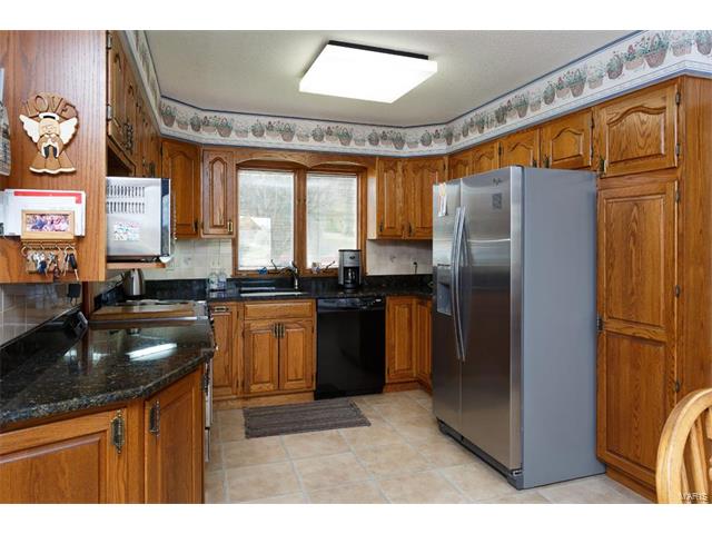 652 Tanglewilde Dr, Ballwin, MO 63011 photo 3
