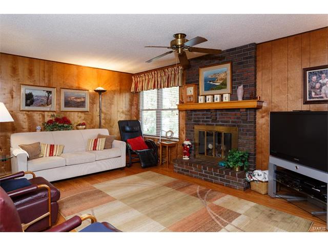 652 Tanglewilde Dr, Ballwin, MO 63011 photo 2