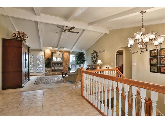 815 Butterfly Ln, Weldon Spring, MO 63304 photo 9