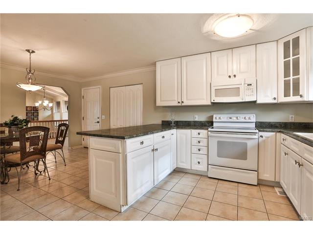 815 Butterfly Ln, Weldon Spring, MO 63304 photo 14