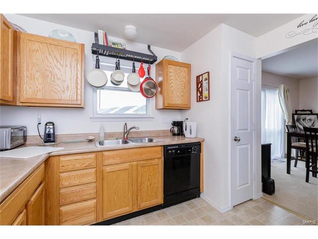 210 Tyndale Dr, O'fallon, MO 63366 photo 4