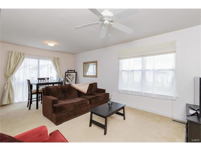 210 Tyndale Dr, O'fallon, MO 63366 photo 2