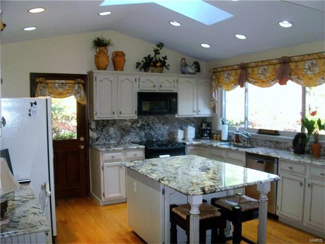 1300 Boly Ln, Ballwin, MO 63021 photo 5