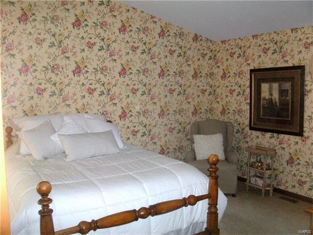 1300 Boly Ln, Ballwin, MO 63021 photo 14