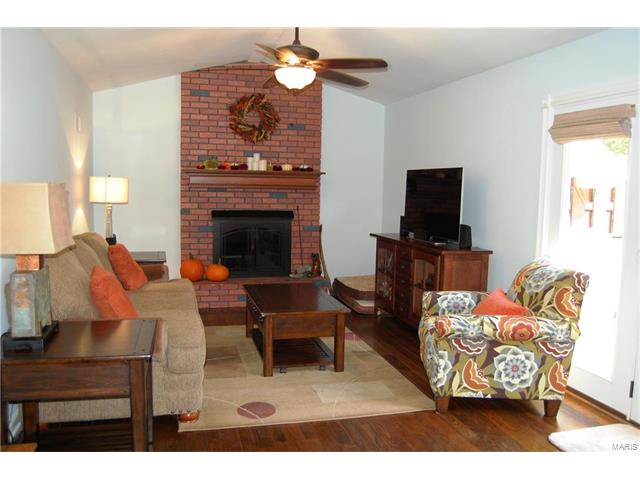 946 Gervas Dr, Ballwin, MO 63021 photo 5