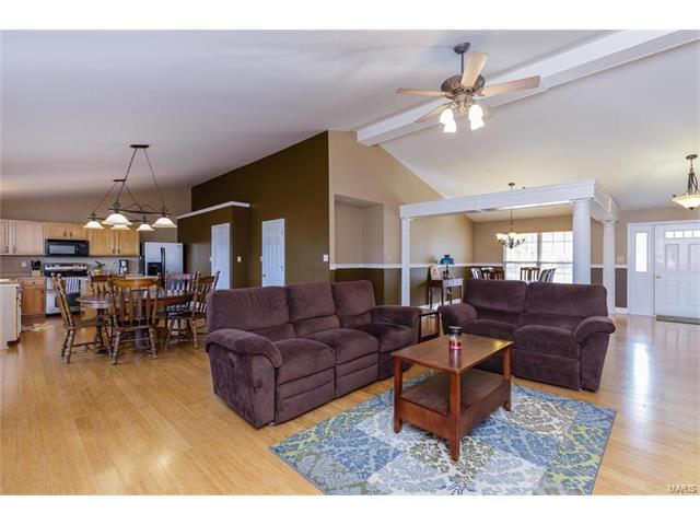36 Saint Nicholas Ct, O'fallon, MO 63366 photo 8