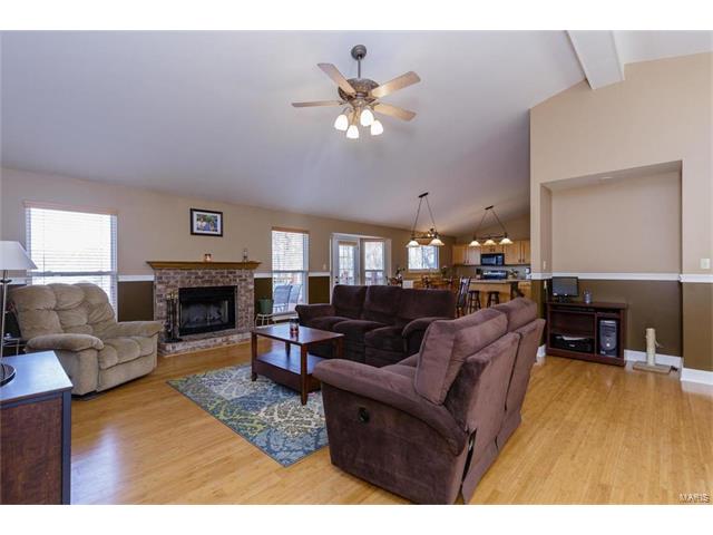 36 Saint Nicholas Ct, O'fallon, MO 63366 photo 3