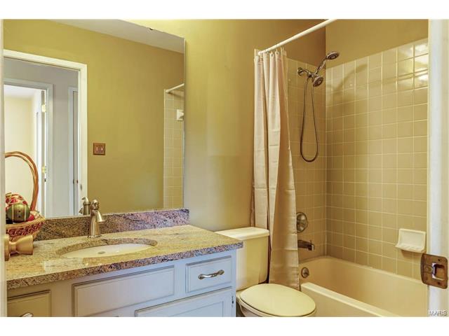 1340 Culpepper Ridge Dr, Ballwin, MO 63021 photo 24
