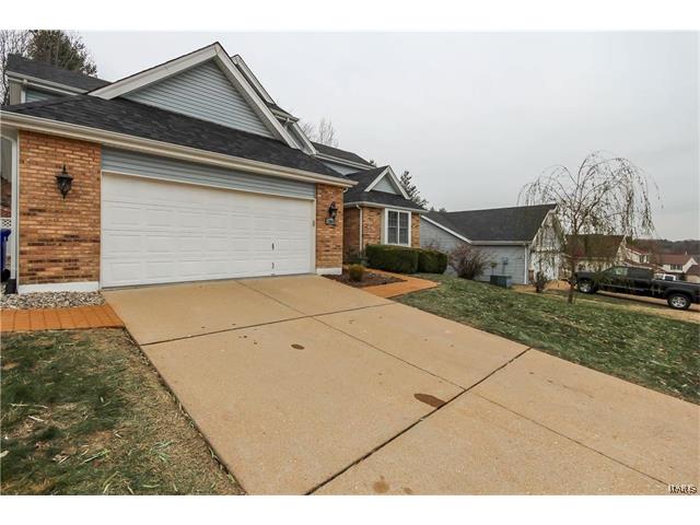 12044 Avery Ln, Bridgeton, MO 63044 photo 2