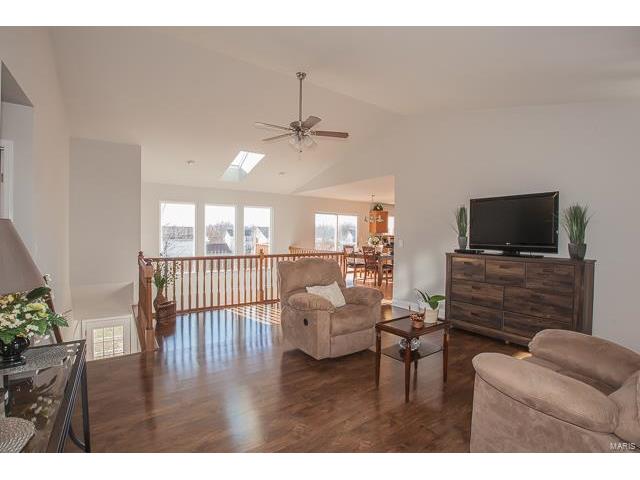 16 Royalltrail Ct, O'fallon, MO 63368 photo 2