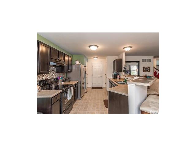 5607 Wavecrest Cir, Cottleville, MO 63304 photo 9