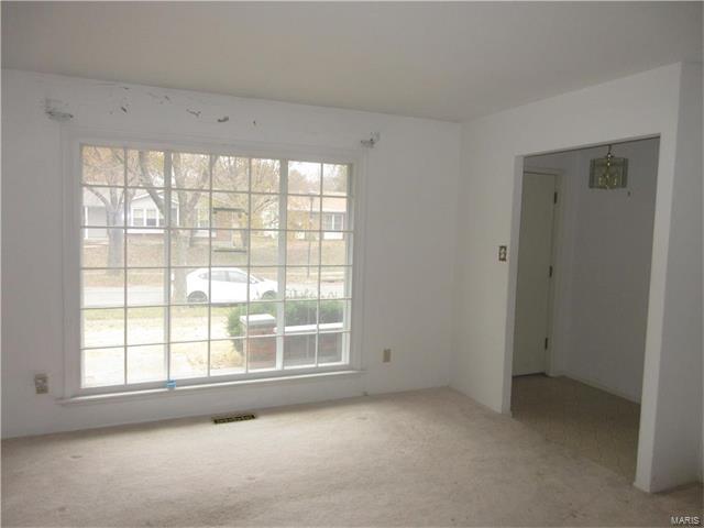 885 Parma, Ballwin, MO 63021 photo 2