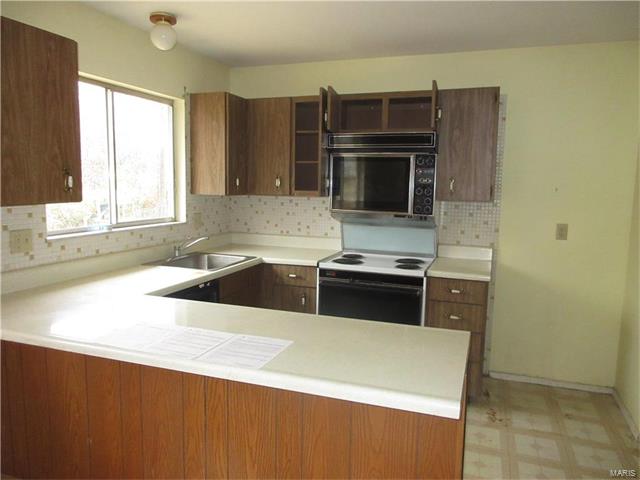 885 Parma, Ballwin, MO 63021 photo 3