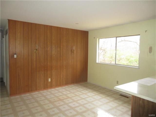 885 Parma, Ballwin, MO 63021 photo 4