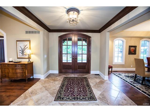719 Dominion Dr, Saint Louis, MO 63131 photo 2