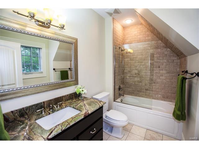 719 Dominion Dr, Saint Louis, MO 63131 photo 35